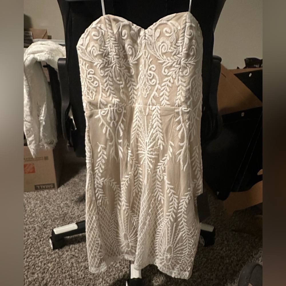 Beautiful strapless dress!